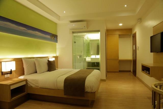 Icove Beach Hotel Olongapo Bagian luar foto