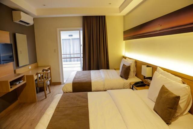 Icove Beach Hotel Olongapo Bagian luar foto