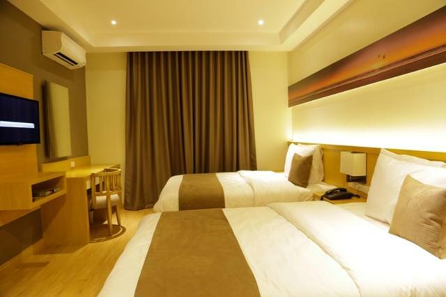 Icove Beach Hotel Olongapo Bagian luar foto